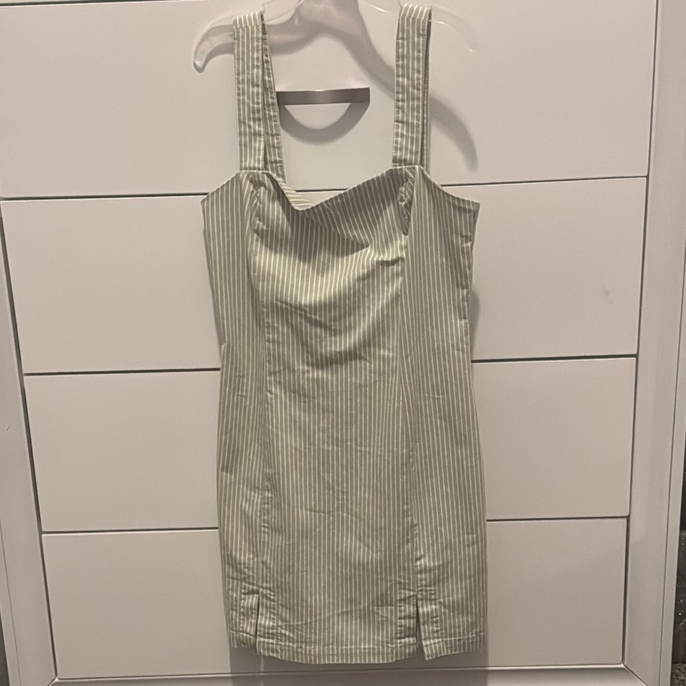 Forever 21 Green Sleeveless Sheath Mini Dress